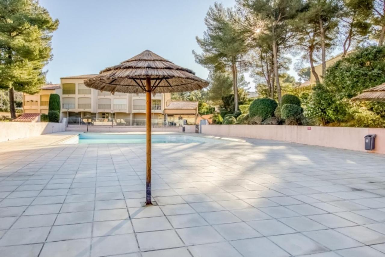Flat With Swimming Pool Near The Beach Sanary-sur-Mer Exterior photo