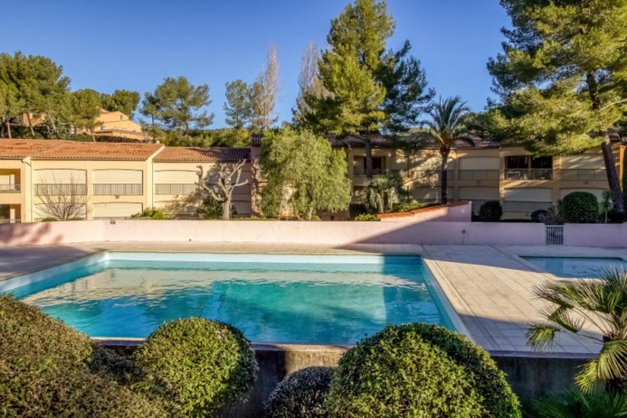 Flat With Swimming Pool Near The Beach Sanary-sur-Mer Exterior photo