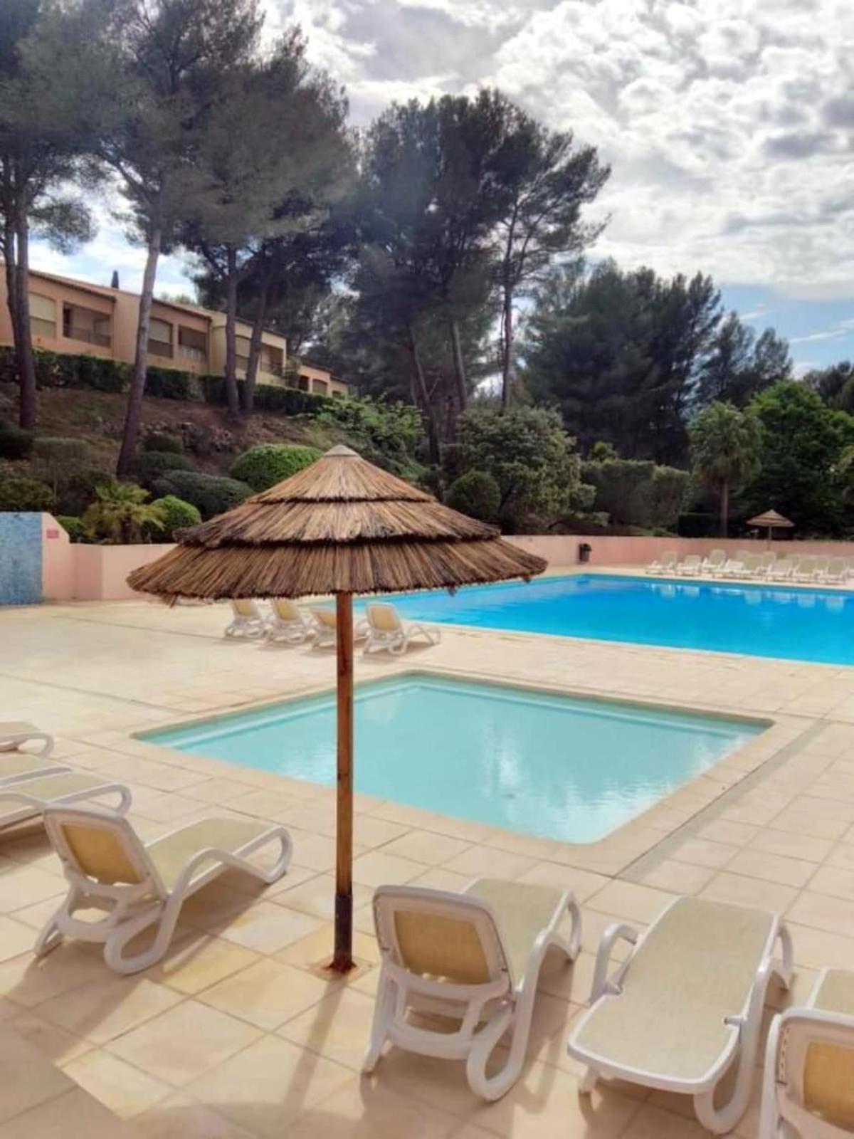 Flat With Swimming Pool Near The Beach Sanary-sur-Mer Exterior photo